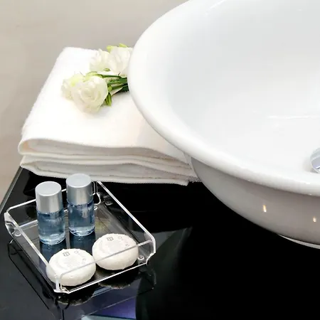 فندق مبيت وإفطار Bq House Colosseum Luxury 4*